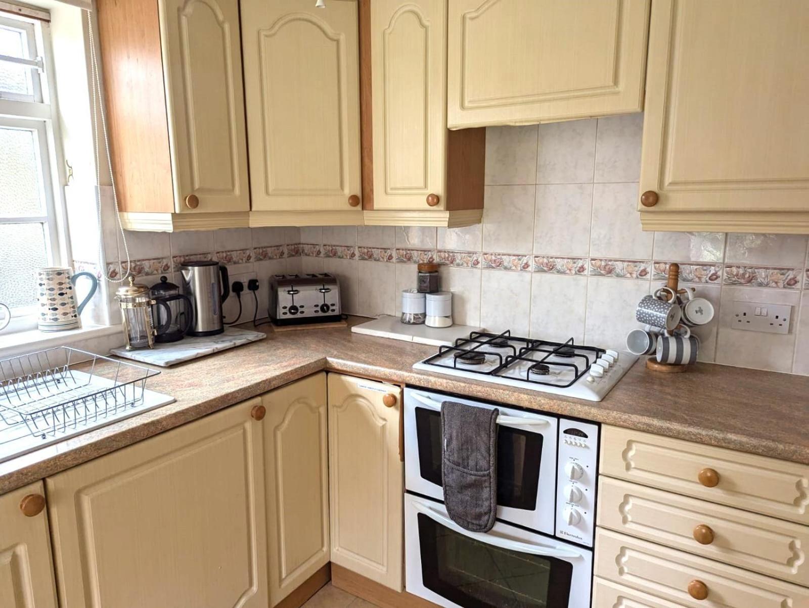Georgian 2 Bedroom Apartment In Chichester With Free Parking - Chichester Holiday Properties Exteriér fotografie
