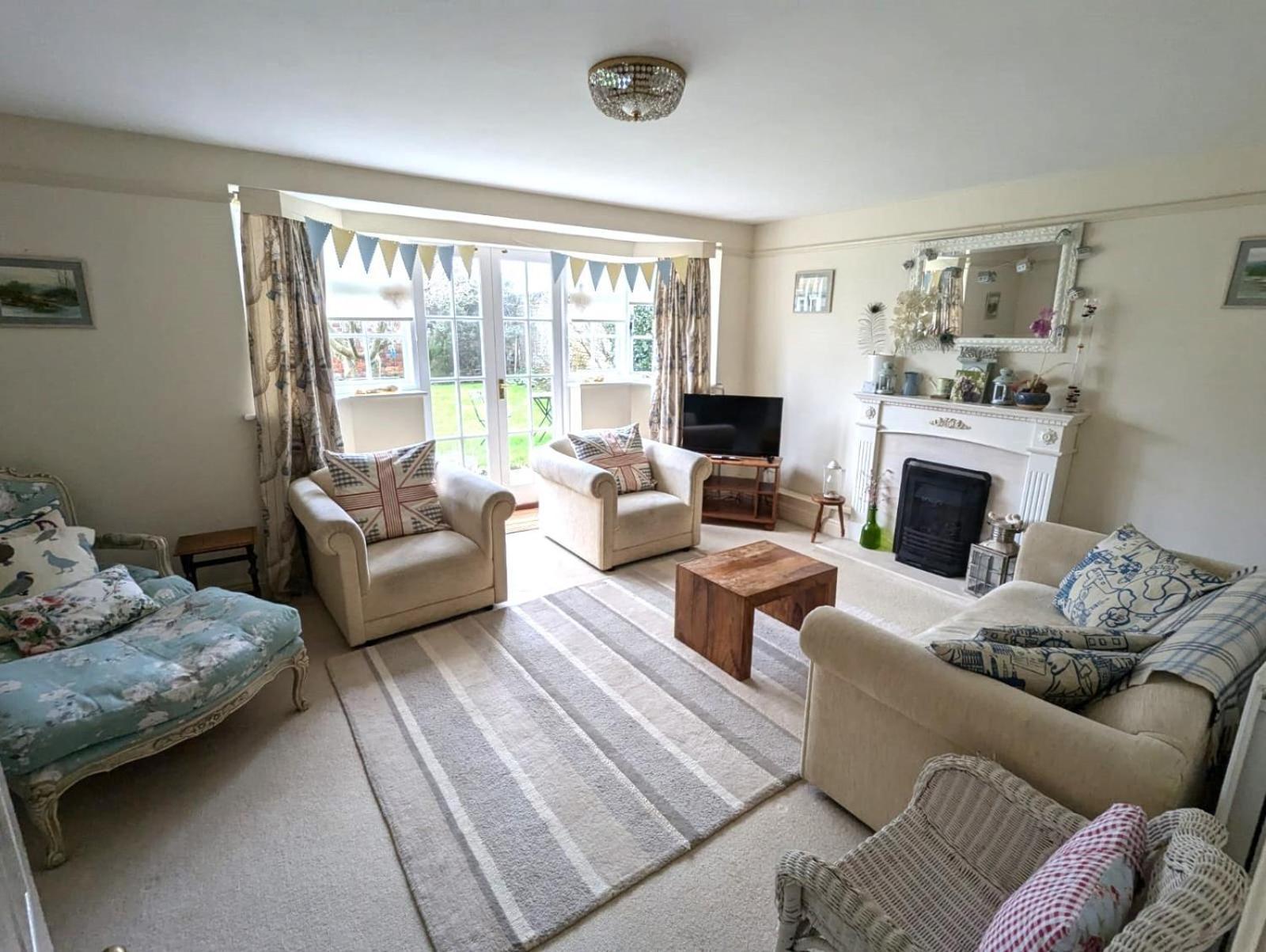 Georgian 2 Bedroom Apartment In Chichester With Free Parking - Chichester Holiday Properties Exteriér fotografie