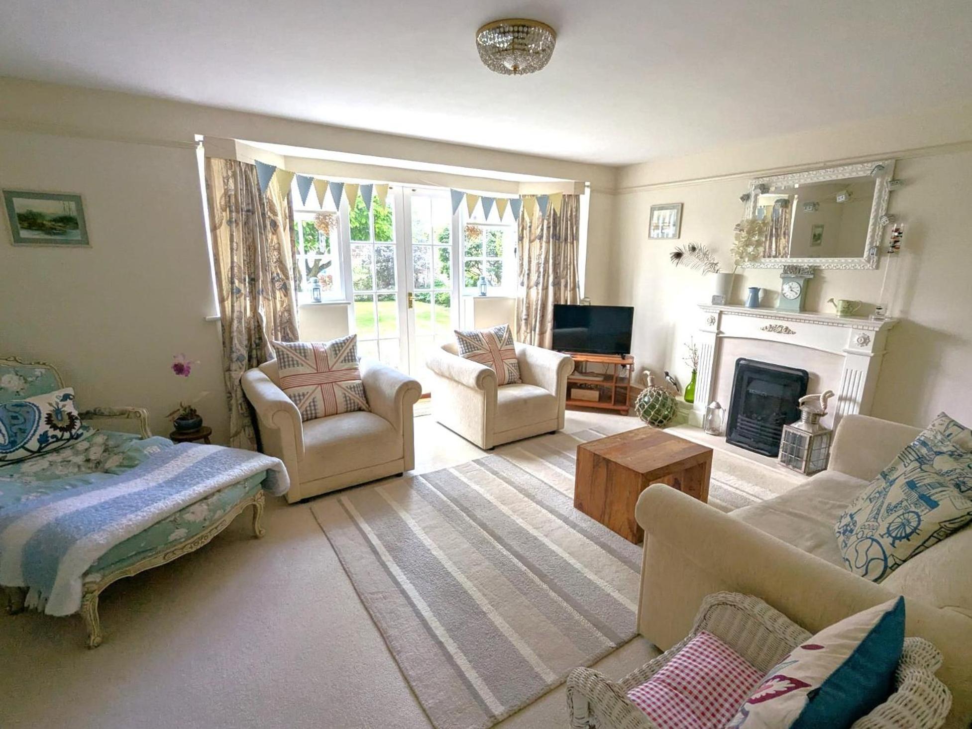 Georgian 2 Bedroom Apartment In Chichester With Free Parking - Chichester Holiday Properties Exteriér fotografie