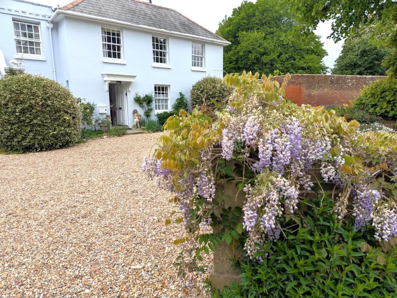 Georgian 2 Bedroom Apartment In Chichester With Free Parking - Chichester Holiday Properties Exteriér fotografie